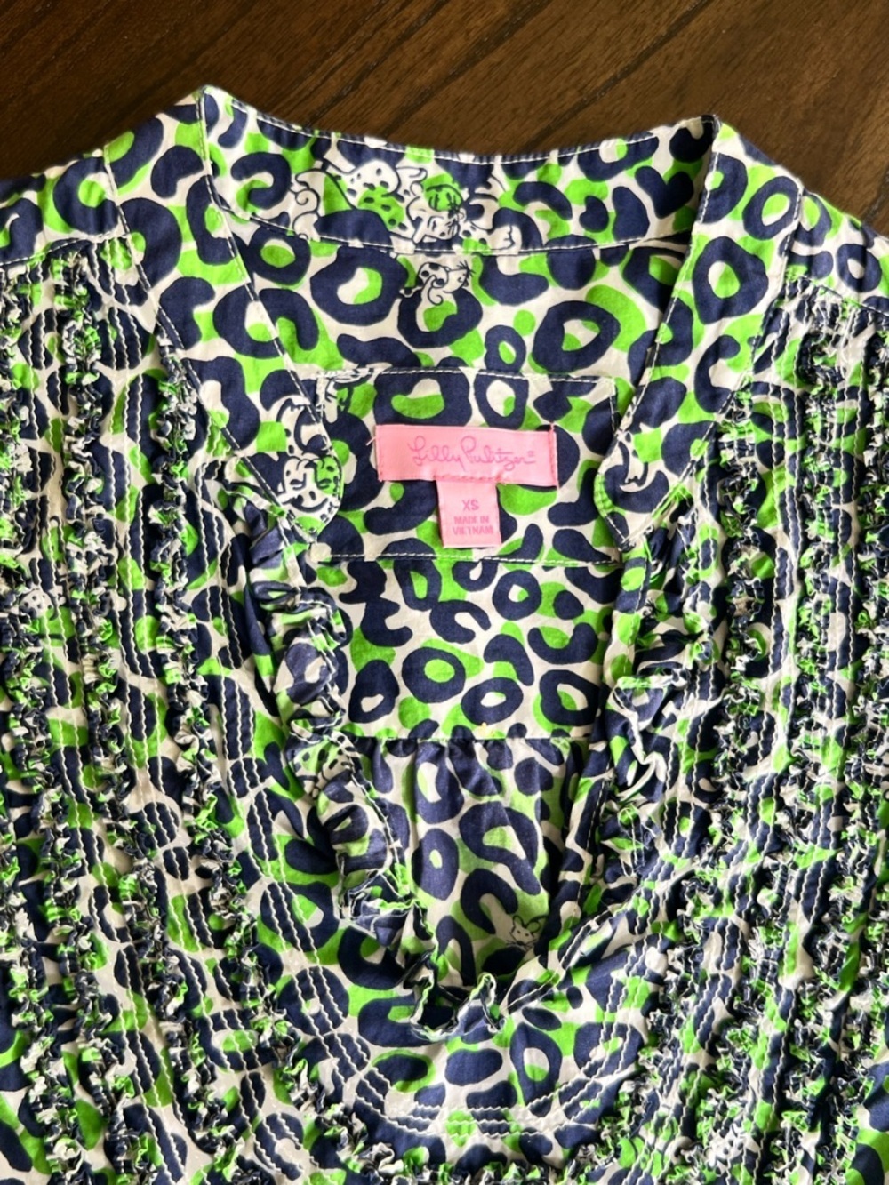 Lilly Pulitzer Vivi Peasant Top in the Thrill of the Chaise leopard print - XS - Picture 9 of 12